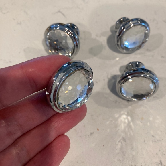Polished Chrome 4” cabinet handles and crystal knobs - Picture 4 of 8